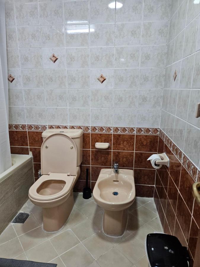 Oasis Hostel Abu Dhabi Buitenkant foto