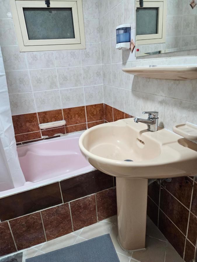 Oasis Hostel Abu Dhabi Buitenkant foto