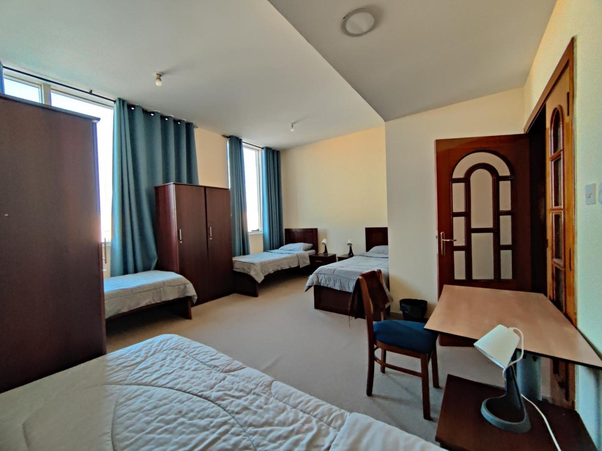 Oasis Hostel Abu Dhabi Buitenkant foto
